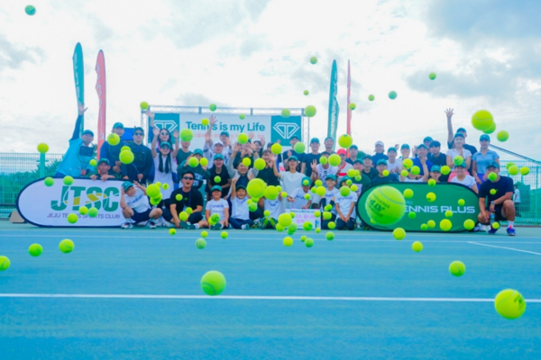 테니스에 여행을 접목한 '테니스 이스 마이 라이프 2기 제주 캠프'가 지난 23일부터 사흘간 제주생활체육공원테니스장에서 열렸다. 
