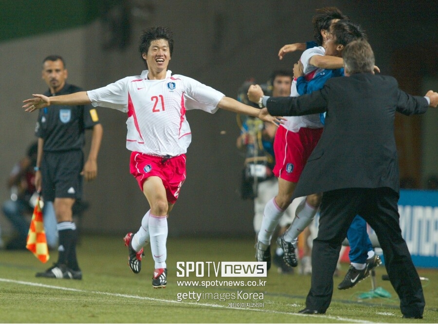▲ 2002년 한일 월드컵 4강 신화는 21세기 한국축구의 빛나는 성취다.