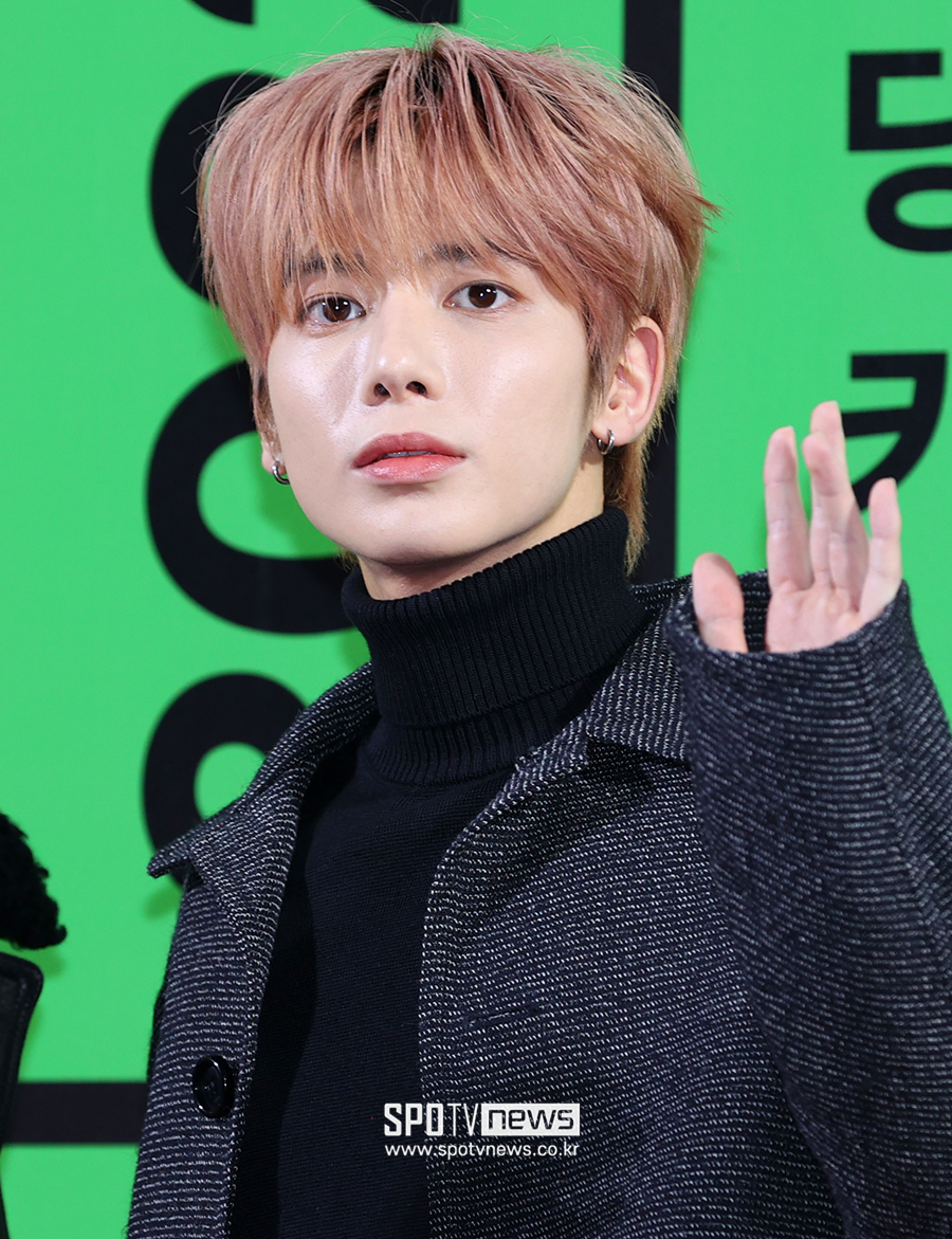 포토S] TXT 태현, 눈빛에 '심쿵' < 현장취재기사 < 포토 < 연예 < 기사
