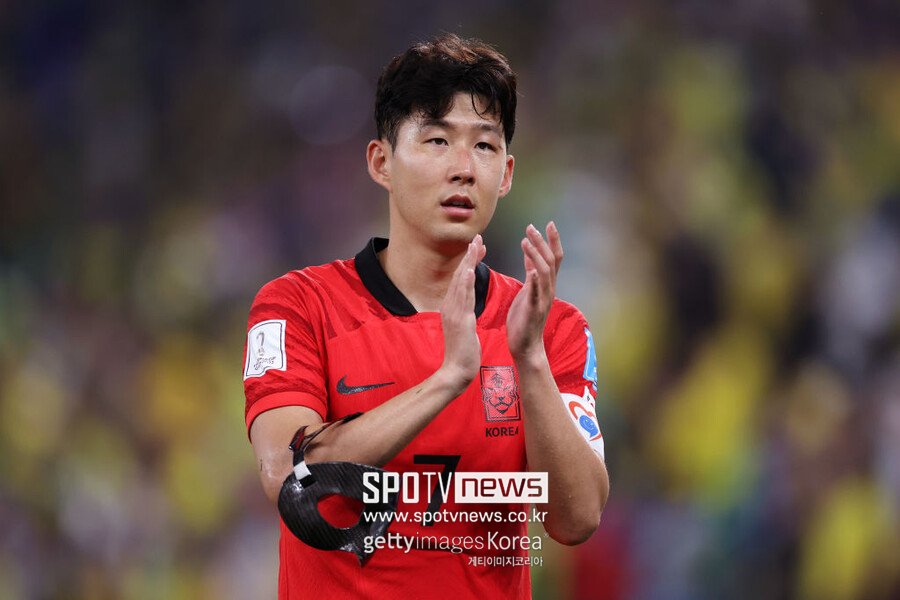 ▲ 브라질과 16강전 패배 후 손흥민은 한국 축구 팬에게 연신 사과했다.