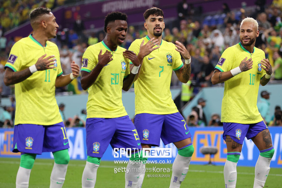 ▲ 2022 카타르 월드컵 한국과 맞붙은 16강전에서 골을 넣은 뒤 댄스 세리머니를 하는 브라질 축구 대표팀 선수들