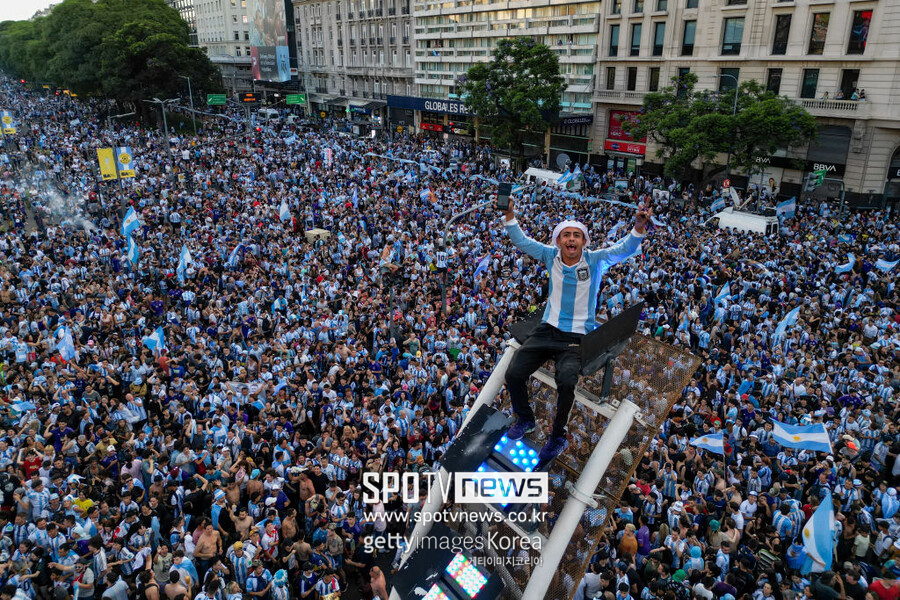 ▲ 아르헨티나 부에노스아이레스 오벨리스크 광장에 모여든 아르헨티나 축구 팬들