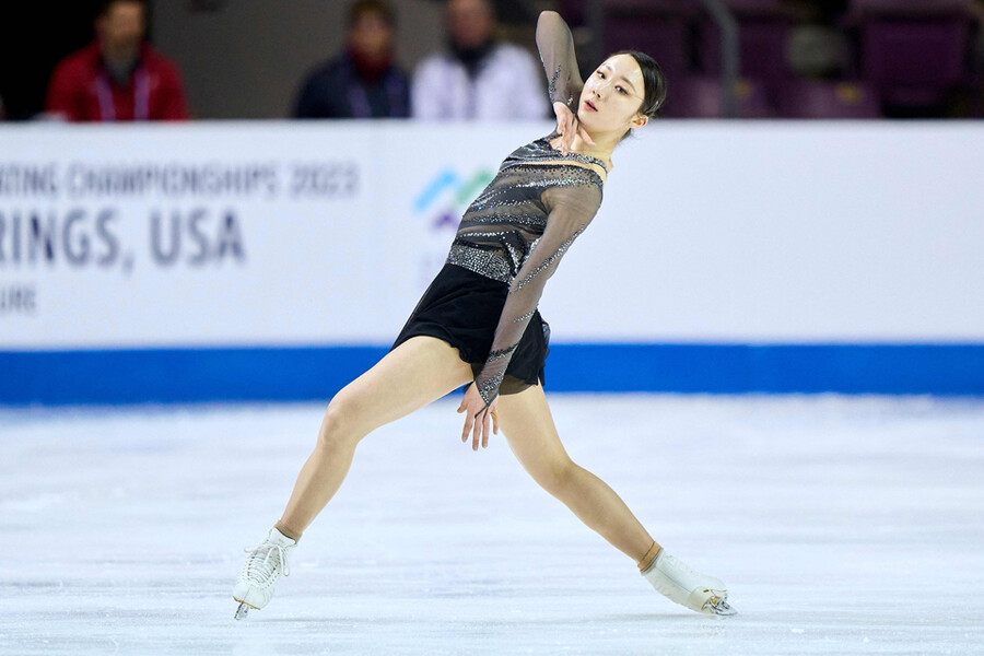 ▲ 김예림이 2023 ISU 피겨 스케이팅 4대륙선수권대회 여자 싱글 쇼트프로그램에서 이너바우어를 시도하고 있다. ⓒ연합뉴스/AP