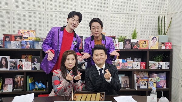 ▲ 원주 MBC 라디오 '트로트팡팡'에 출연한 현진우(오른쪽 아래). 제공|KDH엔터테인먼트