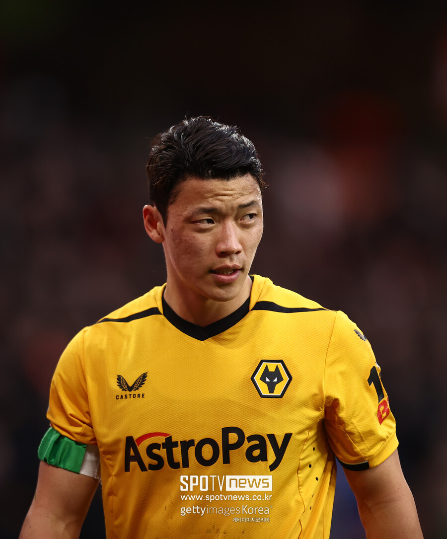 황희찬 페널티킥 실패 중간 이미지