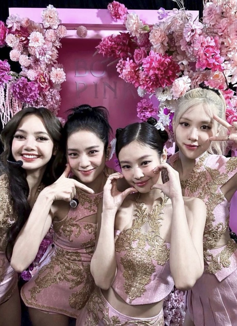 블랙핑크, YG와 완전체 활동 재계약…개인 계약은 