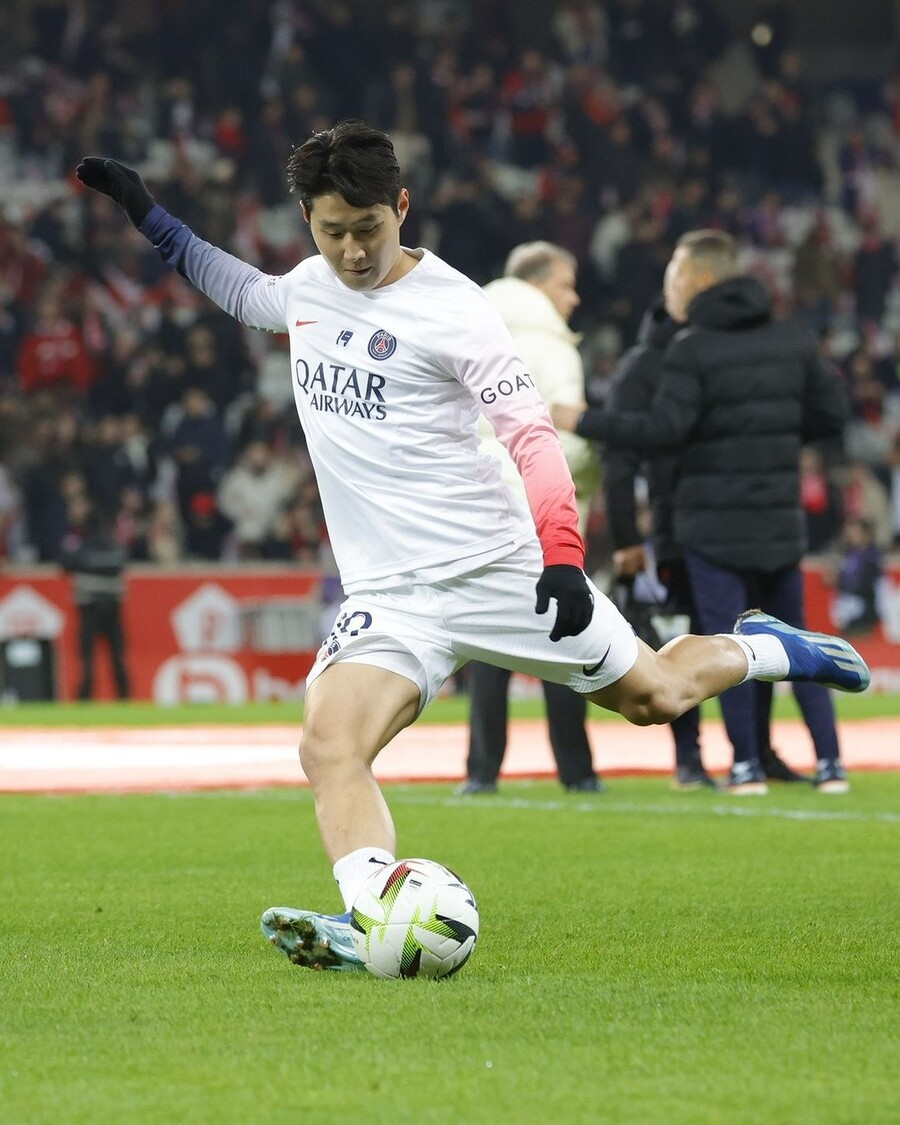 ▲ Paris Saint-Germain Lee Kang-in continuou titular seis partidas consecutivas graças à confiança do técnico Luis Enrique ⓒ Paris Saint-Germain
