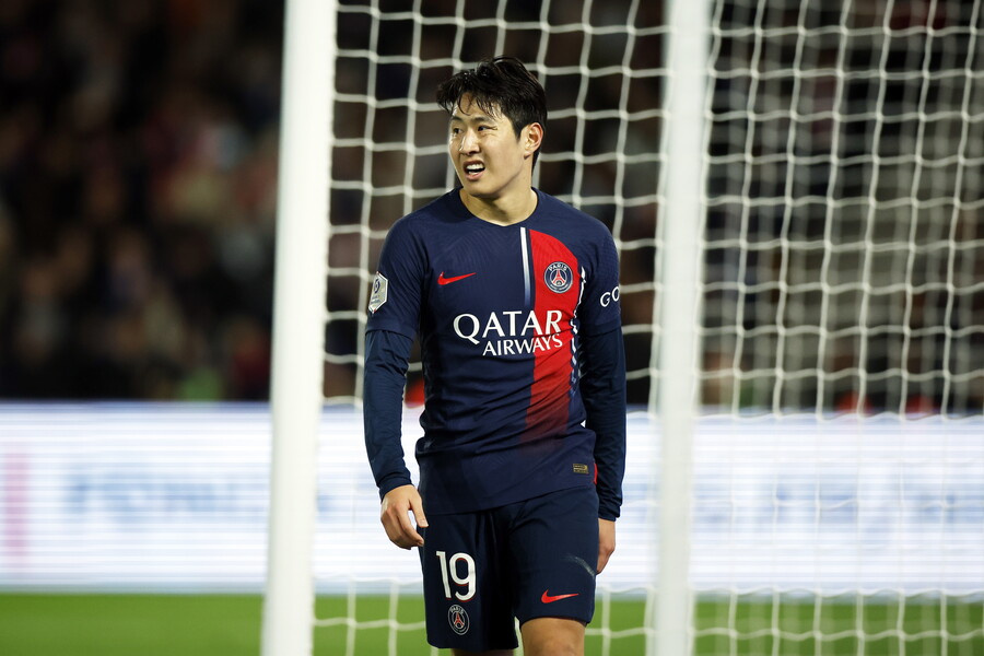 ▲ Lee Kang-in, do Paris Saint-Germain, continua titular seis partidas consecutivas graças à confiança do técnico Luis Enrique ⓒ Yonhap News/EPA