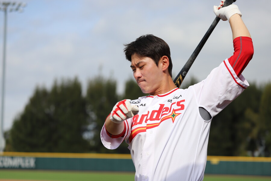 ▲ 첫 연습경기에서 쾌조의 타격감을 선보이며 경기 MVP로 선정된 안상현 ⓒSSG랜더스