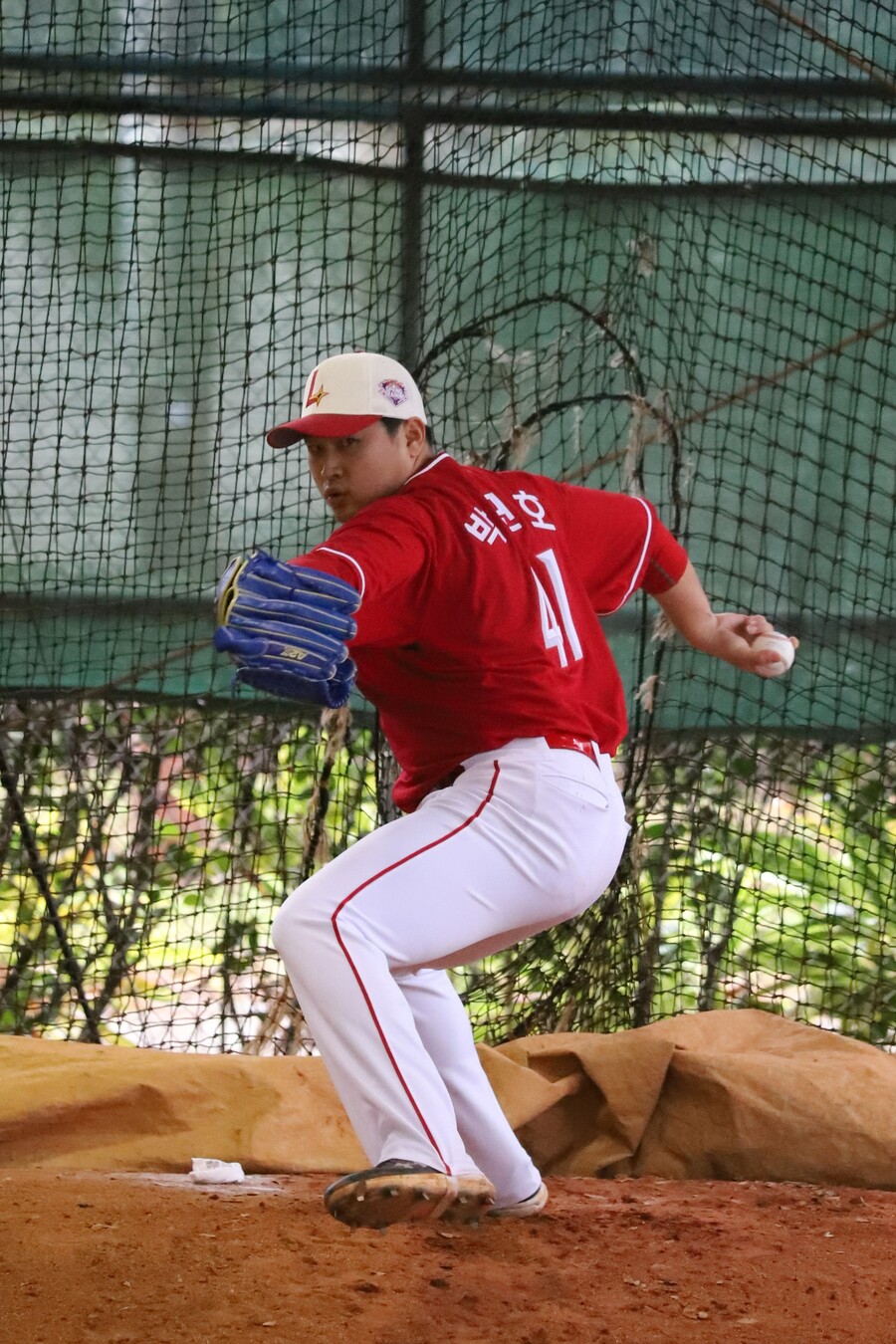 ▲ 박민호의 성실한 자세는 코칭스태프의 호평을 모으고 있다 ⓒSSG랜더스