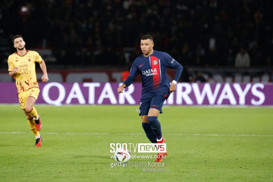 ▲ 영국 공영 방송사 ‘BBC’는 20일(한국시간) “킬리안 음바페는 레알 마드리드와 이적 합의를 마쳤다. 계약금으로 1억 5,000만 유로(약 2,160억 원)를 받을 예정이뎌, 5년 동안 연봉 1,500만 유로(약 216억 원)를 수령한다. 또한 초상권 일부도 보유하게 된다”라고 설명했다.