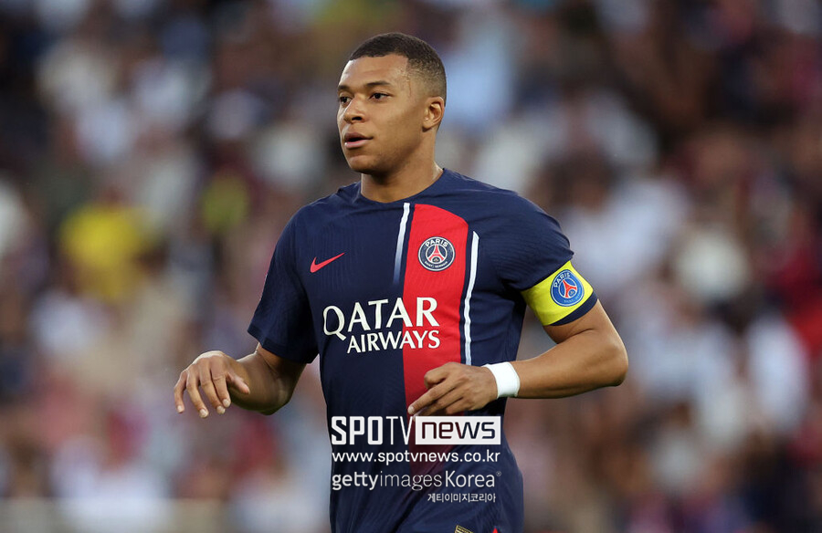 ▲ 영국 공영 방송사 ‘BBC’는 20일(한국시간) “킬리안 음바페는 레알 마드리드와 이적 합의를 마쳤다. 계약금으로 1억 5,000만 유로(약 2,160억 원)를 받을 예정이뎌, 5년 동안 연봉 1,500만 유로(약 216억 원)를 수령한다. 또한 초상권 일부도 보유하게 된다”라고 설명했다.