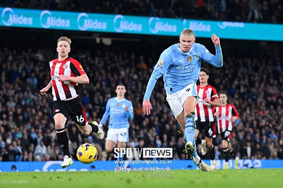 ▲ 21일(한국시간) 맨체스터시티는 영국 맨체스터 이티하드 스타디움에서 열린 2023-24 잉글랜드 프리미어리그 18라운드에서 홀란의 선제 결승골을 앞세워 1-0으로 이겼다.