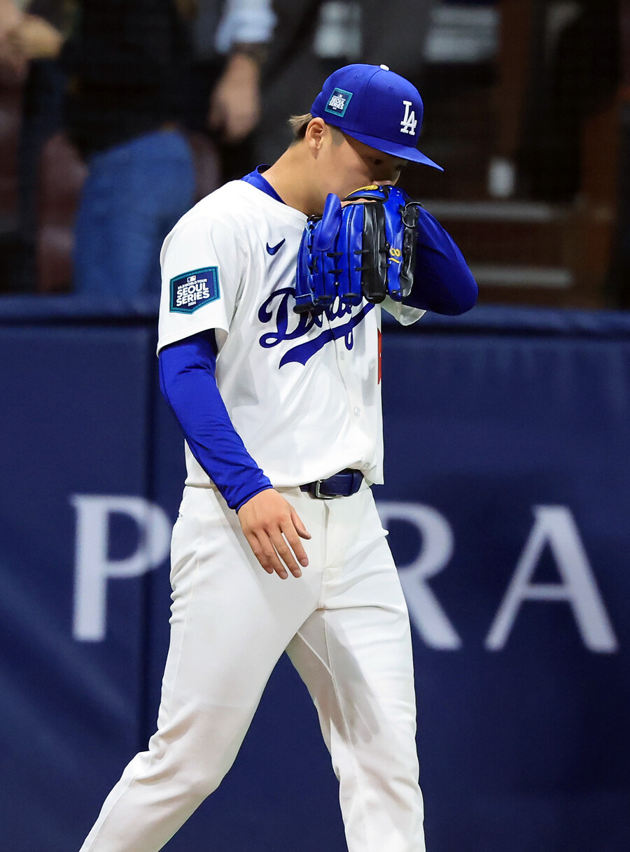▲ LA 다저스 일본인 우완투수 야마모토 요시노부가 메이저리그 데뷔전에서 1이닝 5실점에 그치는 부진을 겪었다. ⓒ연합뉴스