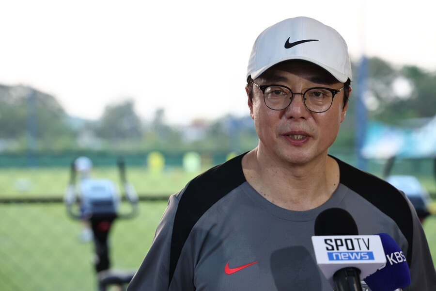 ▲ 황선홍 축구대표팀 임시 감독이 태국 방콕에서 첫 훈련을 가졌다. ⓒ연합뉴스