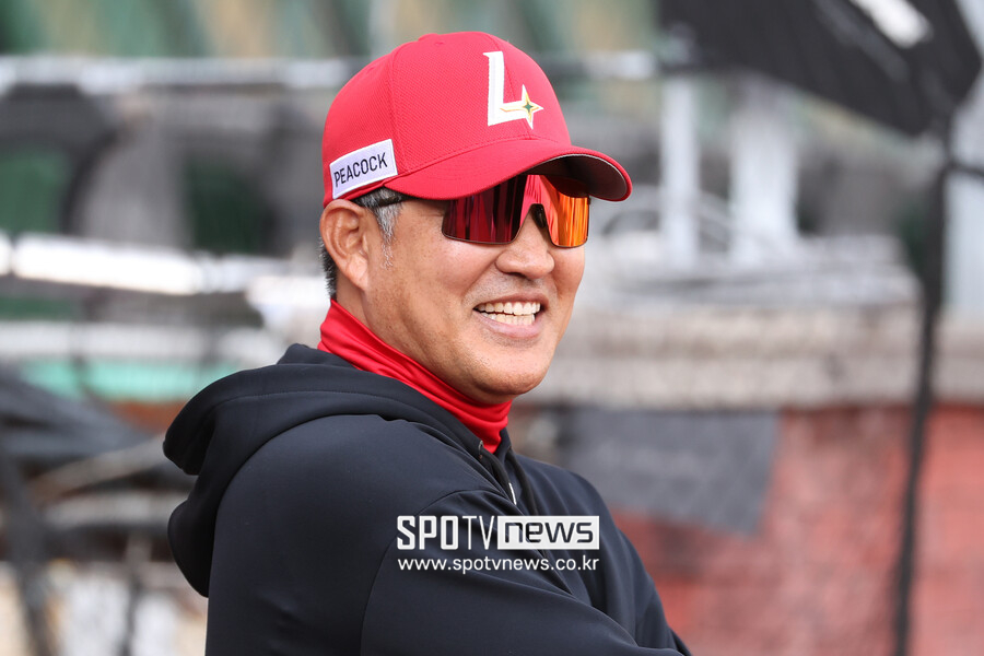 시리즈 스윕' SSG, 3연승 질주…이숭용 감독 “히어로는 전의산!” < 현장취재기사 < KBO < 야구 < 기사본문 - SPOTV  NEWS