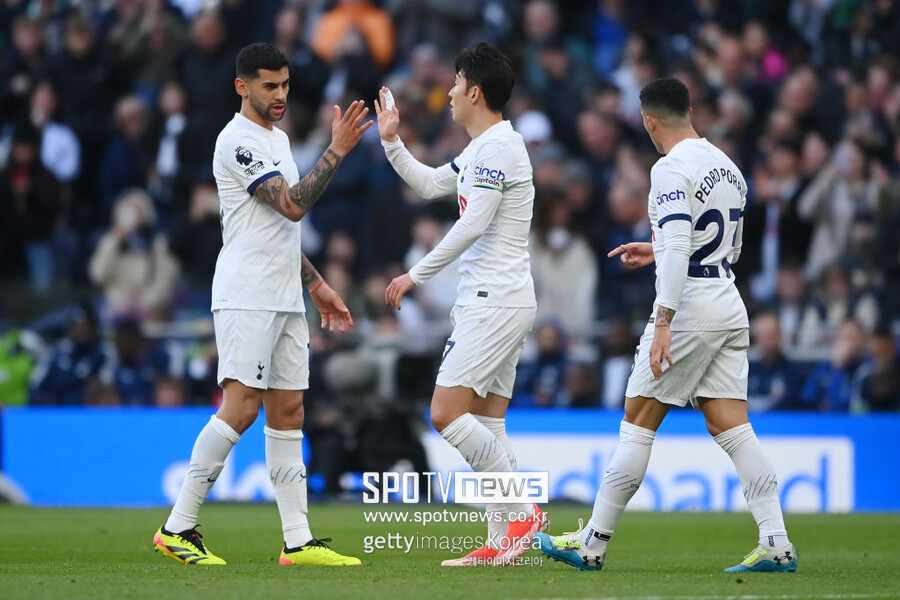 ▲ 손흥민은 8일(한국시간) 홈구장인 토트넘 홋스퍼 스타디움에서 열린 2023-24시즌 잉글랜드 프리미어리그 32라운드에서 노팅엄 포레스트를 상대로 어시스트 1개를 올렸다. 미키 판 더 펜의 결승골을 도운 손흥민의 활약에 힘입어 토트넘이 3-1로 이겼다.