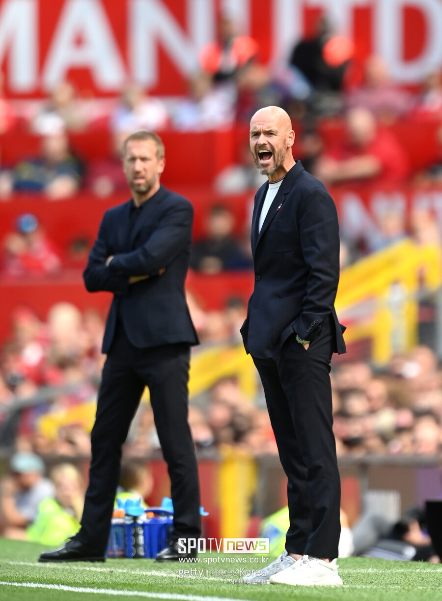 ▲ 영국 매체 '스카이스포츠'는 8일(한국시간) "그레이엄 포터(사진 왼쪽) 감독이 아약스와 긴밀하게 연결됐다. 하지만 아약스와 대화 끝에 제안을 거절했다. 아약스 감독직에 큰 관심이 없던 포터는 여름에 맨체스터 유나이티드 감독 최종 후보 명단에 오를 것으로 예상된다"라고 보도했다. 포터 감독은 2019년부터 2022년까지 브라이튼을 이끌며 프리미어리그에서 주목 받았다. 향후 잉글랜드 대표팀 감독까지 맡을 수 있는 지도자로 평가됐는데, 2022년 첼시를 맡고 하향세를 탔다