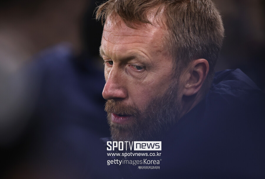 ▲ 영국 매체 '스카이스포츠'는 8일(한국시간) "포터 감독이 아약스와 긴밀하게 연결됐다. 하지만 아약스와 대화 끝에 제안을 거절했다. 아약스 감독직에 큰 관심이 없던 포터는 여름에 맨체스터 유나이티드 감독 최종 후보 명단에 오를 것으로 예상된다"라고 보도했다. 포터 감독은 2019년부터 2022년까지 브라이튼을 이끌며 프리미어리그에서 주목 받았다. 향후 잉글랜드 대표팀 감독까지 맡을 수 있는 지도자로 평가됐는데, 2022년 첼시를 맡고 하향세를 탔다