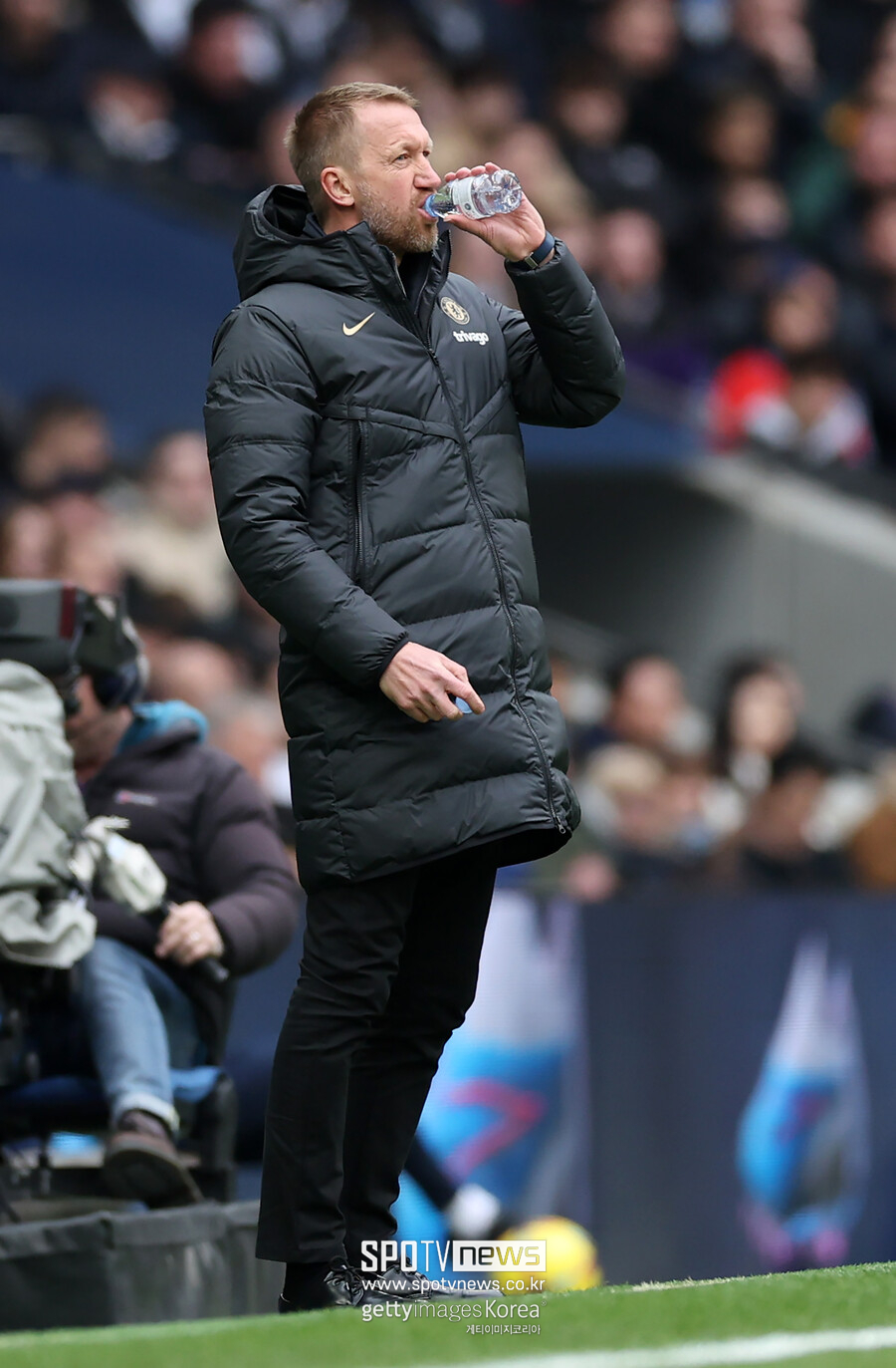 ▲ 영국 매체 '스카이스포츠'는 8일(한국시간) "포터 감독이 아약스와 긴밀하게 연결됐다. 하지만 아약스와 대화 끝에 제안을 거절했다. 아약스 감독직에 큰 관심이 없던 포터는 여름에 맨체스터 유나이티드 감독 최종 후보 명단에 오를 것으로 예상된다"라고 보도했다. 포터 감독은 2019년부터 2022년까지 브라이튼을 이끌며 프리미어리그에서 주목 받았다. 향후 잉글랜드 대표팀 감독까지 맡을 수 있는 지도자로 평가됐는데, 2022년 첼시를 맡고 하향세를 탔다