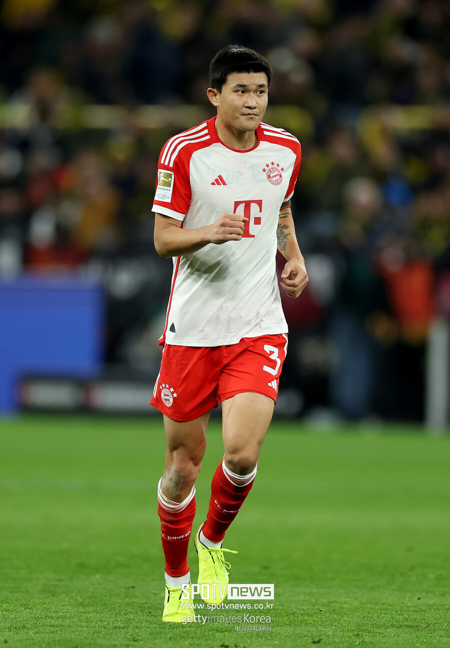 ▲ 독일 매체 '아벤트자이퉁'은 9일(한국시간) “바이에른 뮌헨이 아스널과 유럽축구연맹(UEFA) 챔피언스리그를 치른다. 아스널과 경기 결과가 좋지 않다면, 곧바로 투헬 감독의 시즌을 마무리하게 될 것”이라고 보도했다. 김민재가 벤치에서 일어날 수 있는 방법은 아이러니하게도 '별들의 전쟁' 탈락이다. 만약 투헬 감독을 경질한다면 감독 대행 지휘봉은 독일 전설 미로슬라프 클로제에게 맡기려고 한다