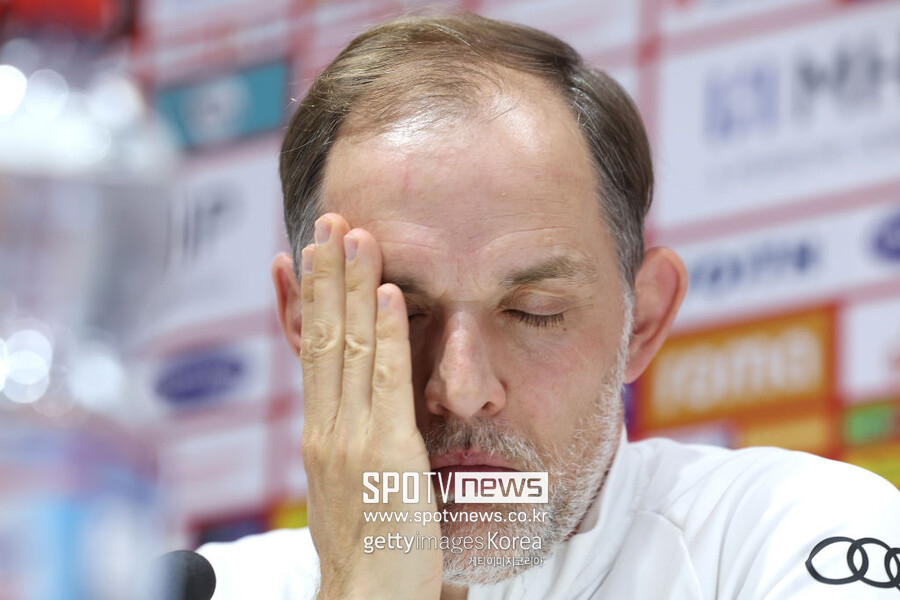 토마스 투헬 감독이 후반기에 썼던 수비진에 변화를 줬다. 도르트문트전에 패배로 김민재와 다요 우파메카노 조합을 꺼냈다. 하지만 굴욕적인 역전패에 고개를 떨궜고, 경기 후에도 크게 탄식했다