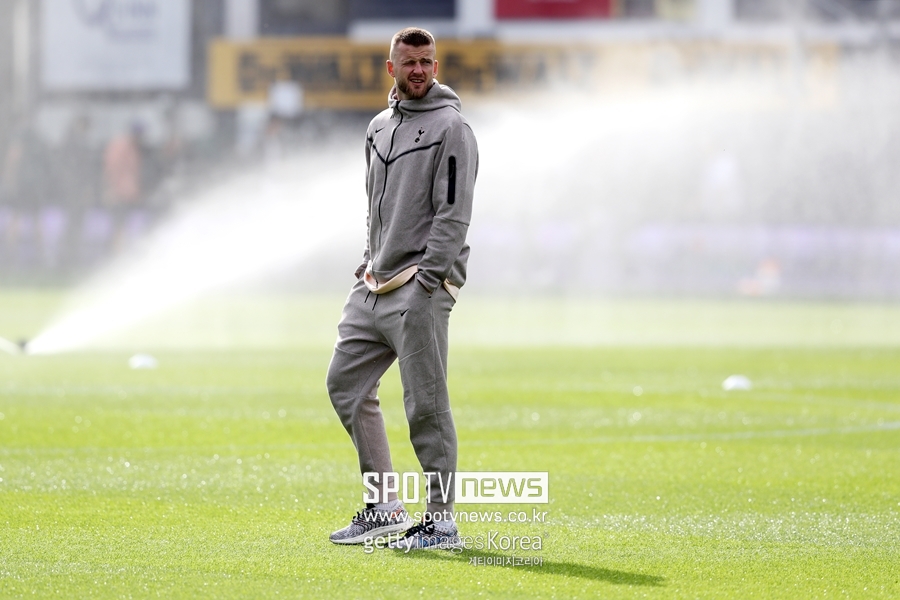 ▲ 에릭 다이어는 엔제 포스테코글루 감독 체제에서 '투명 인간' 취급을 받았다. 포스테코글루 감독은 중앙 수비수가 부족할 때 다이어가 아닌 측면 수비수를 선택할 정도로 다이어를 전력에서 배제했다.