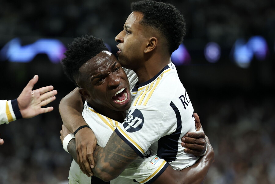 ▲ 영국 공영방송 ‘BBC'는 10일(한국시간) “레알 마드리드와 맨체스터 시티전은 정말 멋진 승부였다. 최고의 선수들, 최고의 두 팀이 만났다. 챔피언스리그를 위한 역대급 광고 수준이다. 숨 가쁜 열전에 골의 향연이었다. 너무 멋진 경기”라며 감탄했다. 레알 마드리드와 맨체스터 시티는 스페인 마드리드 산티아고 베르나베우에서 열린 2023-24시즌 유럽축구연맹(UEFA) 챔피언스리그 8강 1차전에서 만나 3-3으로 비겼다. 이날 결과로 4강 진출 티켓 향방은 8강 2차전 영국 에티하드 스타디움에서 가려지게 됐다 ⓒ연합뉴스/EPA