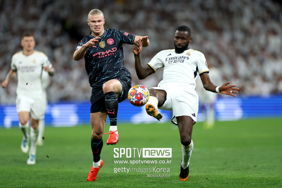 ▲ 영국 공영방송 ‘BBC'는 10일(한국시간) “레알 마드리드와 맨체스터 시티전은 정말 멋진 승부였다. 최고의 선수들, 최고의 두 팀이 만났다. 챔피언스리그를 위한 역대급 광고 수준이다. 숨 가쁜 열전에 골의 향연이었다. 너무 멋진 경기”라며 감탄했다. 레알 마드리드와 맨체스터 시티는 스페인 마드리드 산티아고 베르나베우에서 열린 2023-24시즌 유럽축구연맹(UEFA) 챔피언스리그 8강 1차전에서 만나 3-3으로 비겼다. 이날 결과로 4강 진출 티켓 향방은 8강 2차전 영국 에티하드 스타디움에서 가려지게 됐다