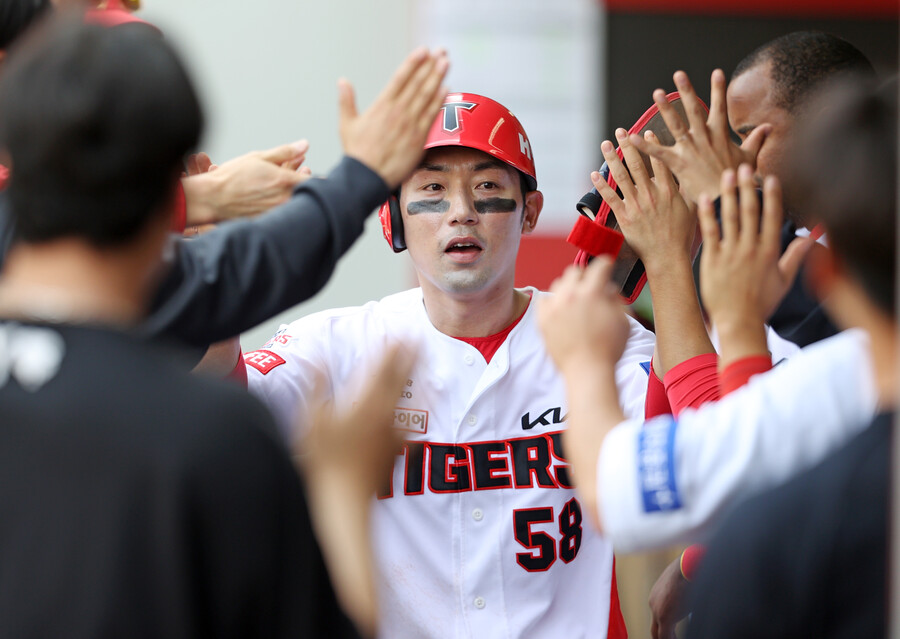 ▲ KIA 서건창은 10일 광주 LG전에서 교체 출전해 8회말 동점을 만드는 1타점 2루타를 터트렸다. ⓒ KIA 타이거즈