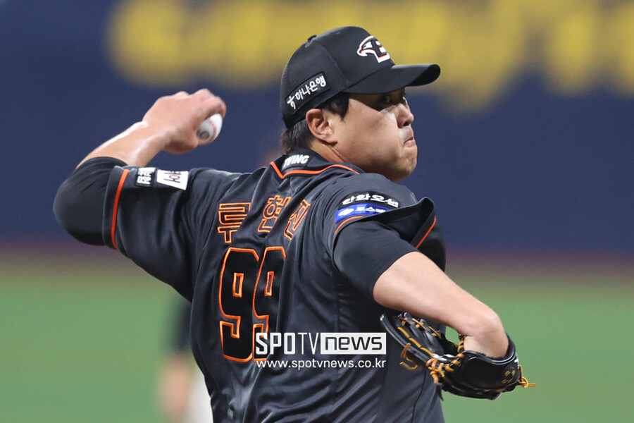 ▲ 류현진은 5일 고척 키움전에서 소나기 안타를 맞으며 기대가 컸던 팬들에게 큰 충격을 남겼다 ⓒ곽혜미 기자