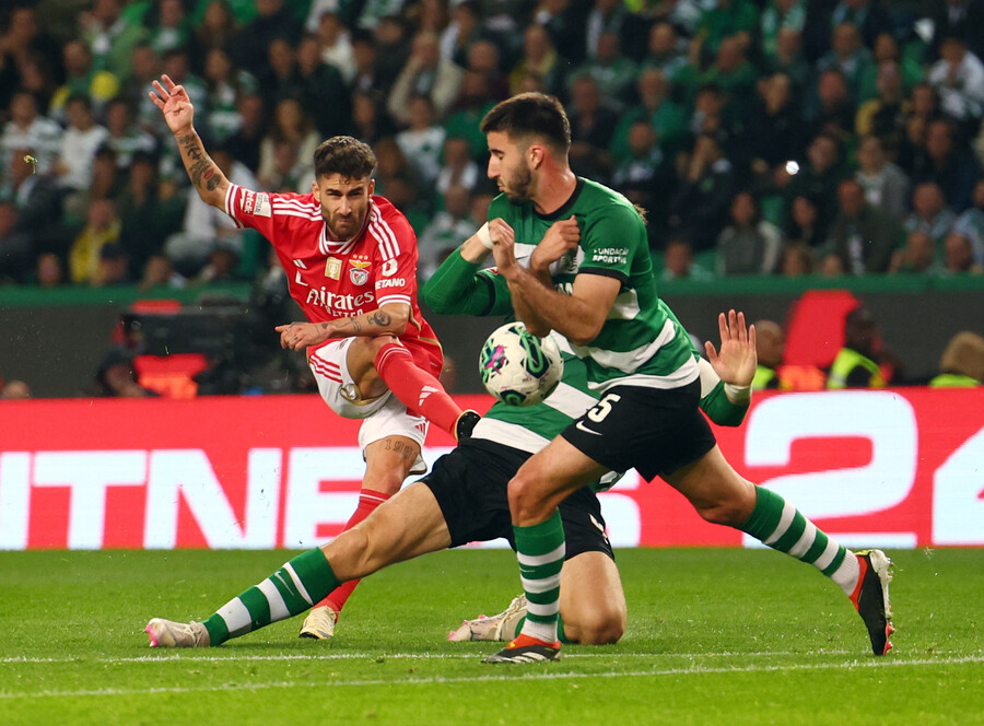 ▲ 후벵 아모림 감독이 리버풀 지휘봉을 잡으면 우스망 디오망데, 모르텐 히울만, 곤살로 이나시오를 동시에 영입하겠다는 계획이 있다고 한다.  ⓒ연합뉴스/AFP/EPA/REUTERS