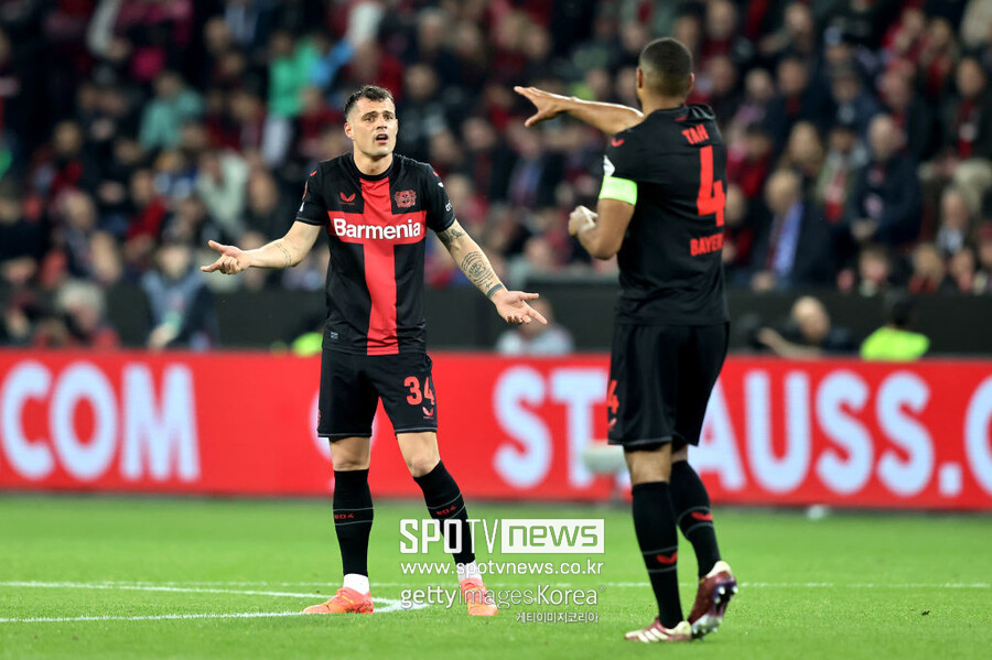 ▲ 바이어 04 레버쿠젠은 12일(한국시간) 독일 바이아레나에서 열린 2023-24시즌 유럽축구연맹 유로파리그(UEL) 8강 1차전에서 웨스트햄 유나이티드에 2-0 승리를 거뒀다. 후반 교체 투입된 요나스 호프만과 빅터 보니페이스가 연속골을 넣으며 승리를 가져왔다. 
