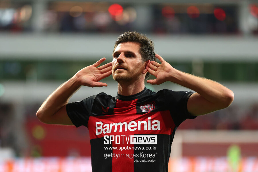 ▲ 바이어 04 레버쿠젠은 12일(한국시간) 독일 바이아레나에서 열린 2023-24시즌 유럽축구연맹 유로파리그(UEL) 8강 1차전에서 웨스트햄 유나이티드에 2-0 승리를 거뒀다. 후반 교체 투입된 요나스 호프만과 빅터 보니페이스가 연속골을 넣으며 승리를 가져왔다. 