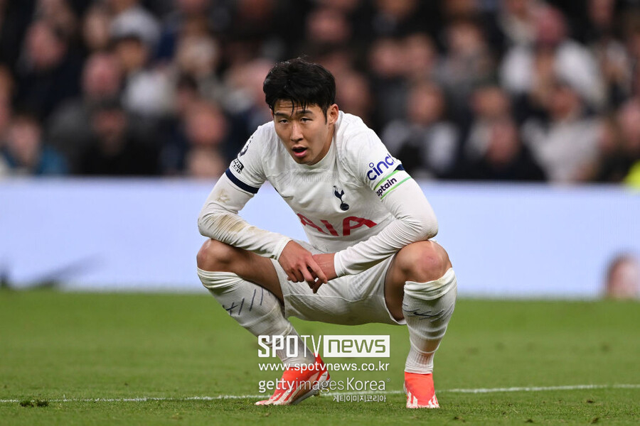 ▲ 축구 게임 관련 소식을 다루는 ‘풋 셰리프’는 12일(한국시간) 소셜네트워크서비스(SNS) 계정을 통해 “풀럼의 로드리고 무니스가 프리미어리그 이달의 선수상을 받았다”라고 전했다. 해당 계정은 이와 함께 무니스의 수상 유출 사진을 공개했다.