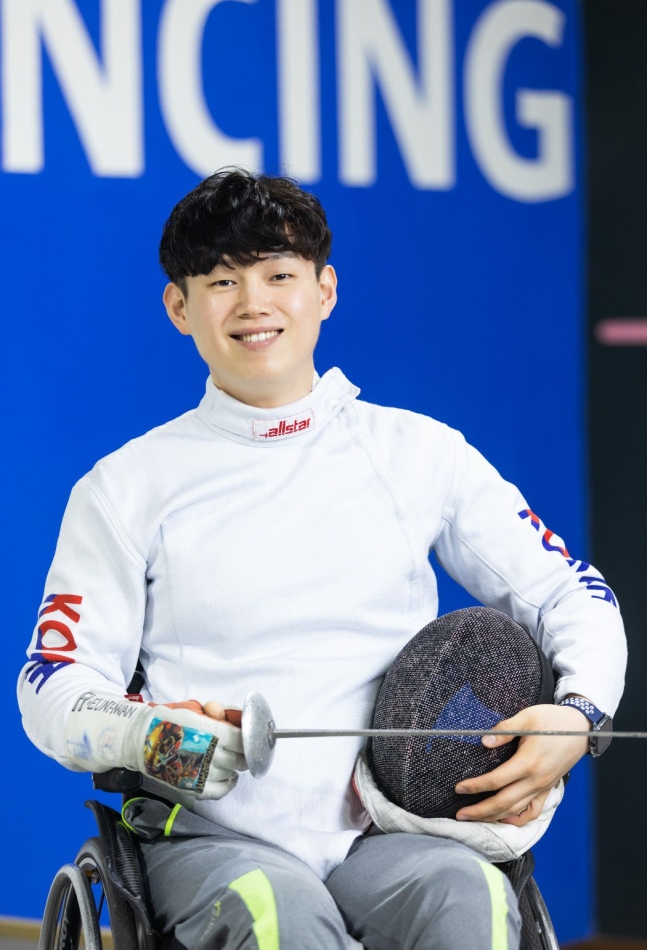 ▲ 롯데지주 휠체어 펜싱 선수 류은환 ⓒ롯데 자이언츠