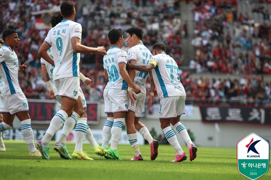 ▲ 포항 스틸러스는 FC서울과의 원정 경기에서 4-2 승리를 거뒀다. ⓒ한국프로축구연맹