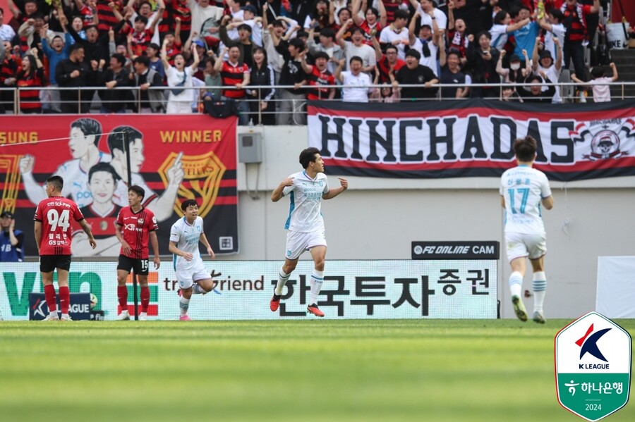 ▲ 포항 스틸러스는 FC서울과의 원정 경기에서 4-2 승리를 거뒀다. ⓒ한국프로축구연맹