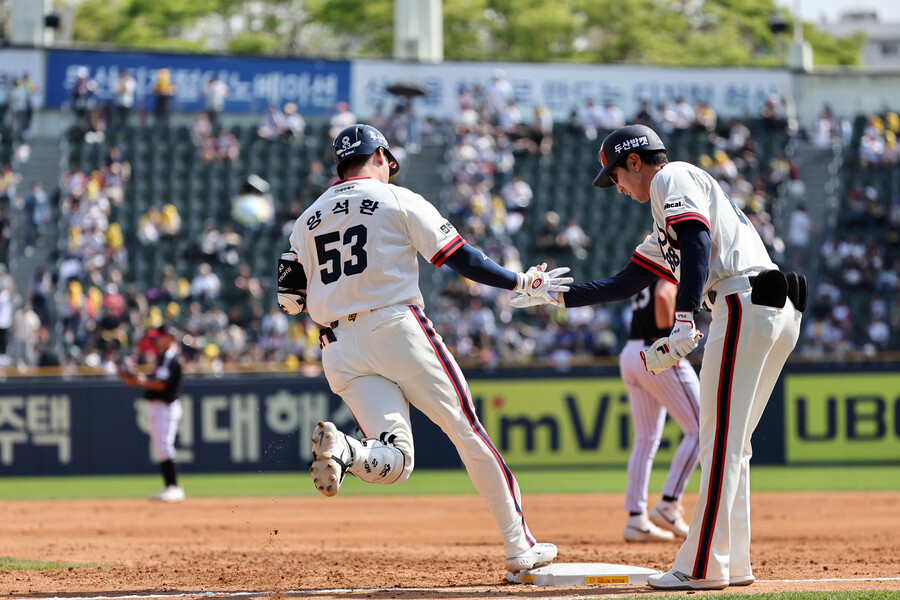 ▲ 두산 양석환이 15경기 만에 시즌 2호 홈런을 날렸다. 양석환의 홈런으로 추격을 시작한 두산은 LG를 상대로 시즌 첫 3연전에서 위닝시리즈를 달성했다. ⓒ 연합뉴스