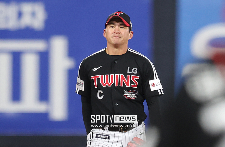 ▲ 오지환은 2년 연속 우승을 목표로 야심차게 개막을 맞이했지만 공수에서 기대에 못 미쳤다. 결국 18경기를 치른 시점에서 주장을 내려놓기에 이르렀다. ⓒ곽혜미 기자