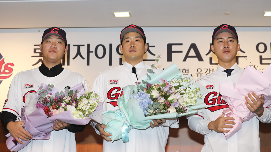 ▲ 롯데로서는 현재 경기력 저하로 2군으로 내려간 세 선수의 반등이 절실하고, 최대한 빨리 경기력을 찾아야 5월 이후 대반격을 조준할 수 있다.ⓒ연합뉴스