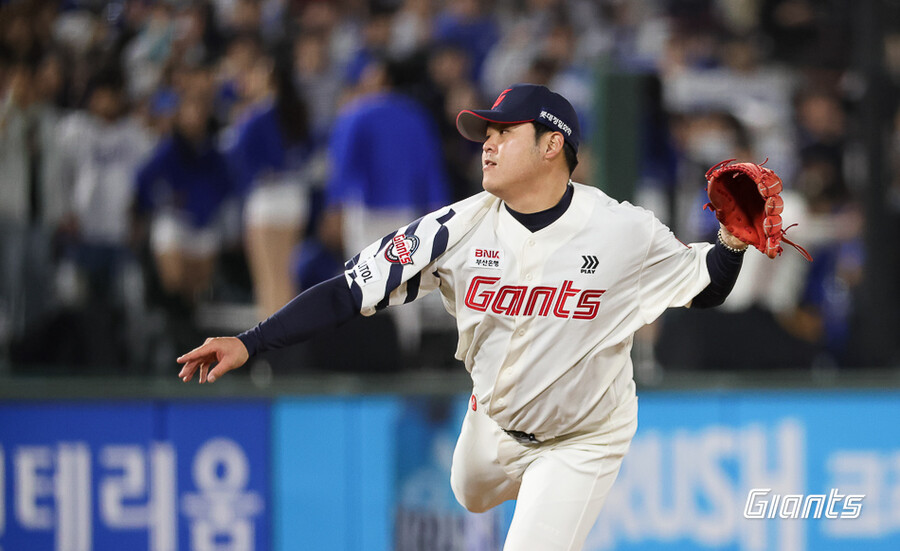 ▲한현희는 3월 30일 1군에 올라왔으나 4경기에서 3⅔이닝을 던지며 평균자책점 7.36에 머물렀다. 피안타율이 0.333, 이닝당출루허용수(WHIP)가 1.64에 이를 정도로 세부 내용도 좋지 않았다.  ⓒ롯데 자이언츠