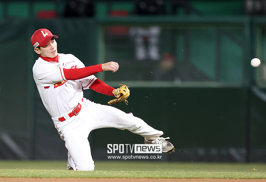 ▲ SSG는 백업으로 쓸 수도 있었지만 조금 더 확실하게 경기력을 끌어올리라는 차원에서 2군행 결정이 내려졌다. 안상현을 백업 선수가 아닌, 어쨌든 올해 주전으로 쓰겠다는 코칭스태프의 의중이 담긴 결정이라고 볼 수 있다.ⓒ곽혜미 기자