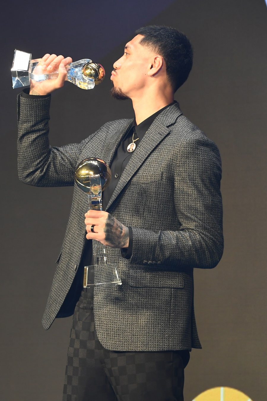 ▲ 시상식을 휩쓸며 MVP에 선정된 알바노. 그 좋았던 기세가 플레이오프에선 나타나지 않았다 ⓒ KBL