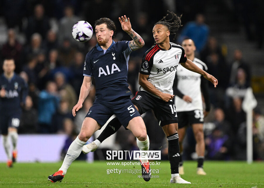 ▲  피에르 에밀 호이비에르는 다음 여름 이적시장에서 팀을 떠날 것이 유력하다.