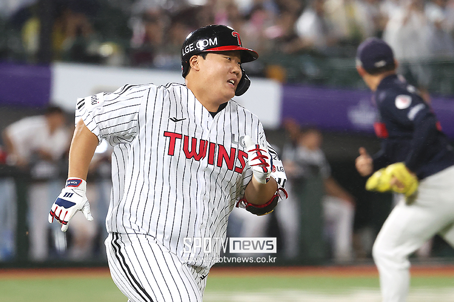 ▲ 김범석이 또 한번 대타로 나와 안타를 날렸다. 이번에는 승리로 이어지는 2타점 2루타였다. ⓒ곽혜미 기자