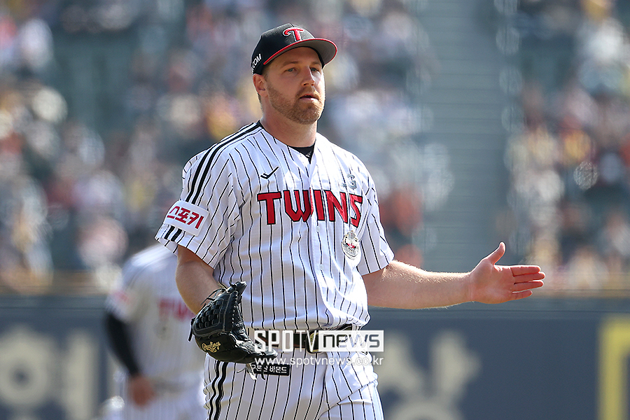 ▲ LG 디트릭 엔스는 16일 잠실 롯데전에서 시즌 3승을 거뒀다. ⓒ곽혜미 기자