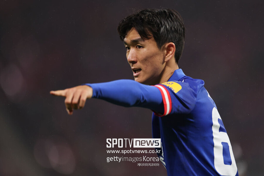 ▲ 선발 출전한 황인범은 선제골을 도우며 팀 승리에 보탬이 됐다. 황인범은 후반 10분에 나온 코너킥에서 키커로 나섰고, 날카로운 크로스를 올렸다. 이를 골문 앞에 있던 피터 올레인카가 헤더 득점으로 연결했다. 황인범의 도움이 적립되는 순간이었다. 황인범의 활약 속에 즈베즈다는 통산 35회 리그 챔피언에 등극했다. 황인범 개인에게는 프로 첫 트로피다. 지난 2015년 대전시티즌(현 대전하나시티즌)에 입단하며 시작한 프로 무대에서 9년 만에 우승을 맛봤다.