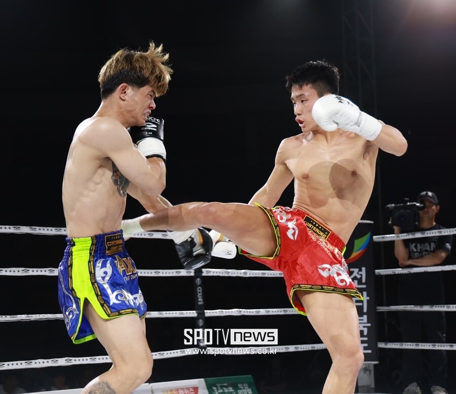 ▲ 맥스FC 밴텀급 랭킹 1위 박형우(오른쪽)가 타이틀 도전권이 걸린 4강 토너먼트에 출전한다. ⓒ맥스FC 제공