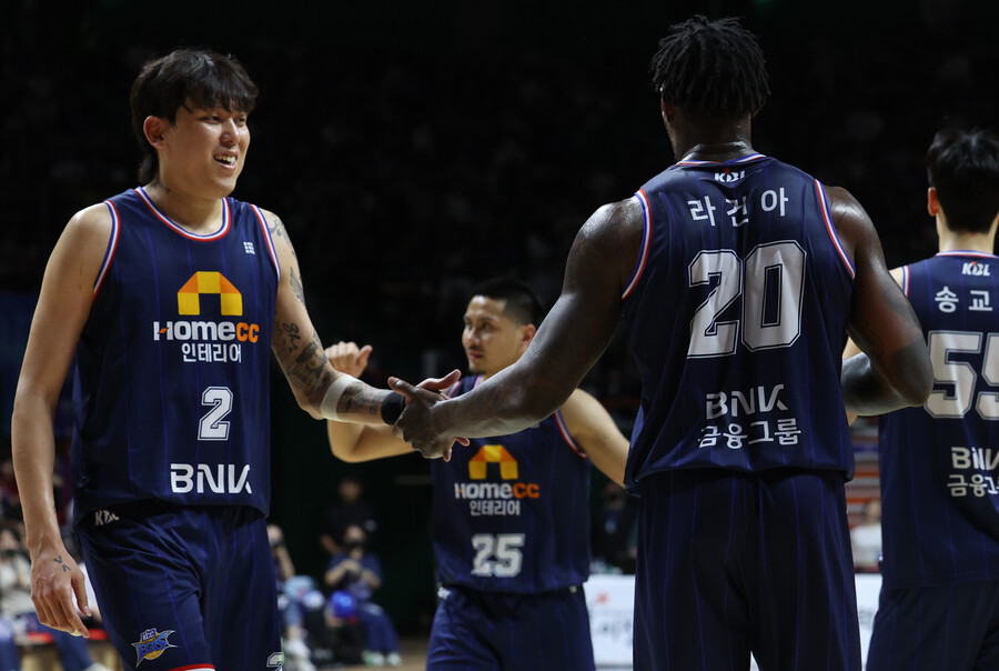 ▲ 부산KCC가 수원KT를 꺾고 챔피언결정전 3승1패를 만들었다. ⓒ연합뉴스